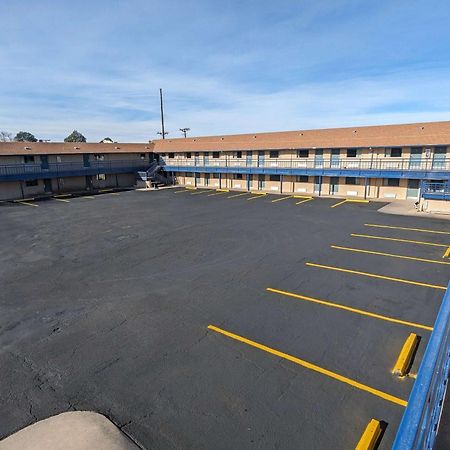 Travelodge By Wyndham Clovis Exterior photo