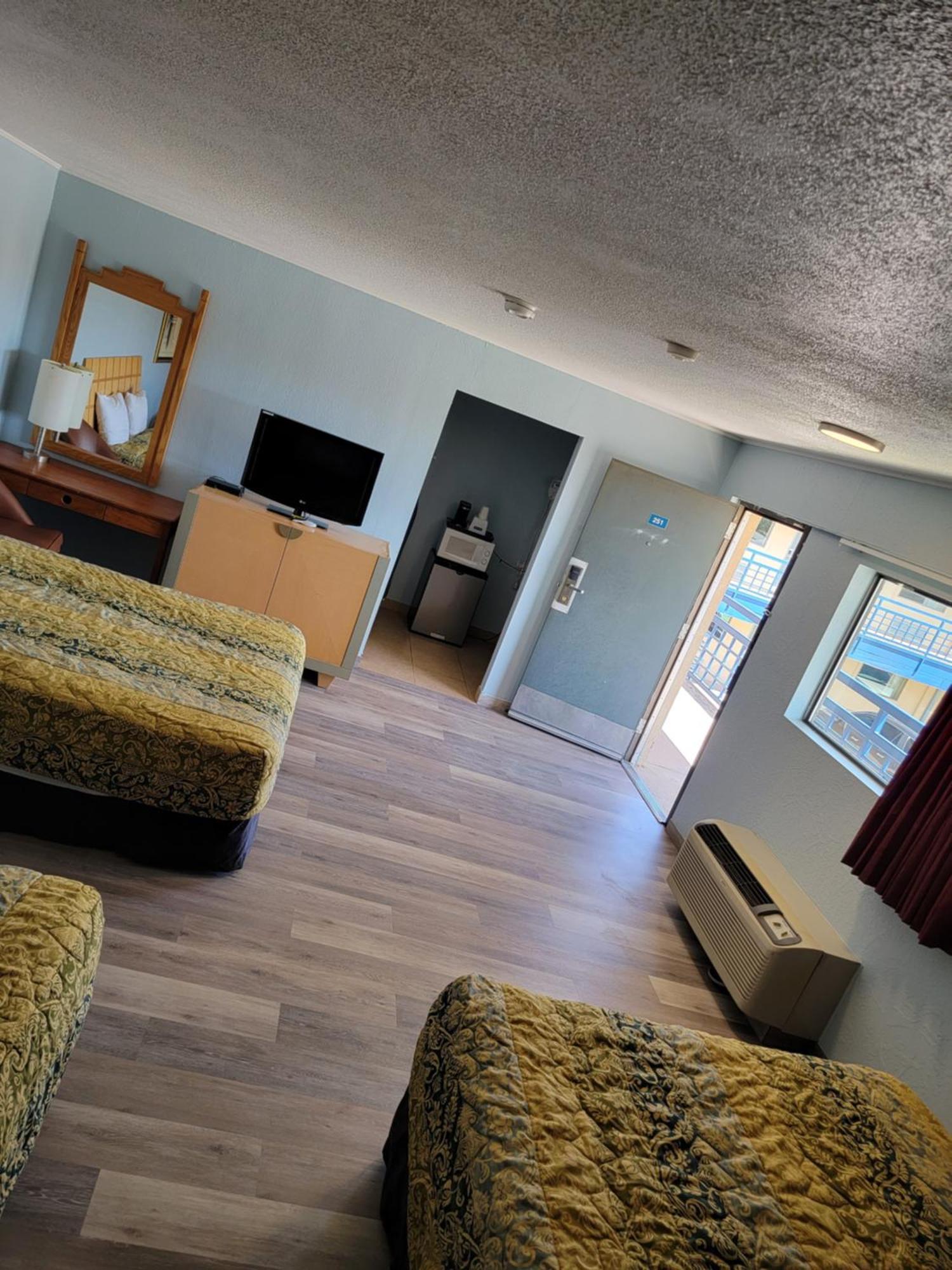 Travelodge By Wyndham Clovis Exterior photo
