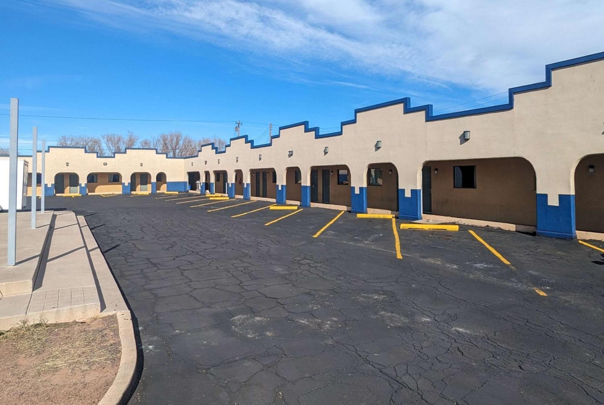 Travelodge By Wyndham Clovis Exterior photo